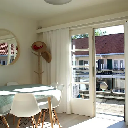 Sunny In Residential Park - Apartment